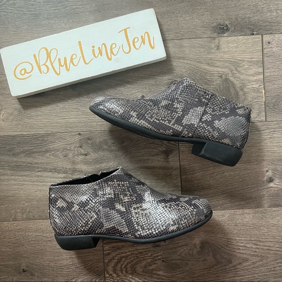 Aerosoles Sophia Snake Print Booties NWOT - Picture 1 of 6